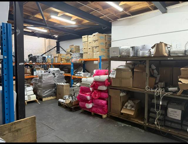 1,200M² WAREHOUSE TO LET IN LOWER BO-DORP